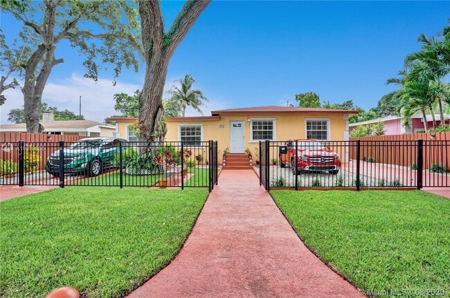 Photo - 372 NE 162nd St Unit 1