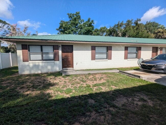 Building Photo - Spacious 2-Bedroom, 1-Bath First-Floor Condo for Rent.  Furry friends welcome! Unit 6