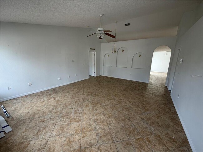 Photo - 565 Eagle Ct