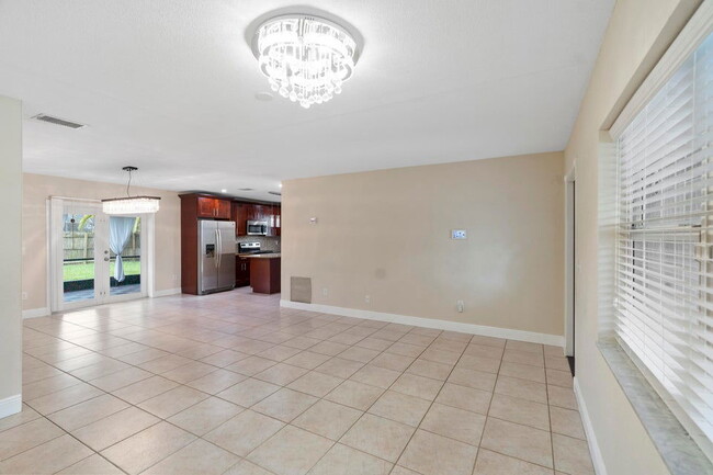 Photo - 4784 Alfresco St