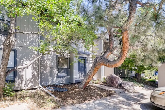 Photo - 2 BED/1.5 BATH Townhome in South Boulder! Available May 3rd!