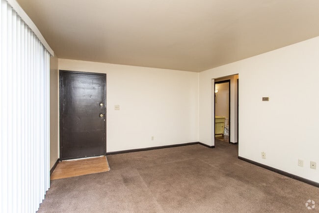1BR, 1BA - 650 SF