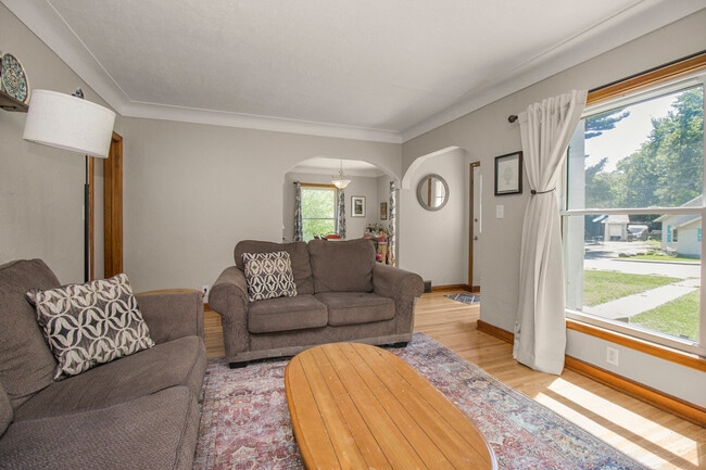 Photo - 412 Bircher Ave