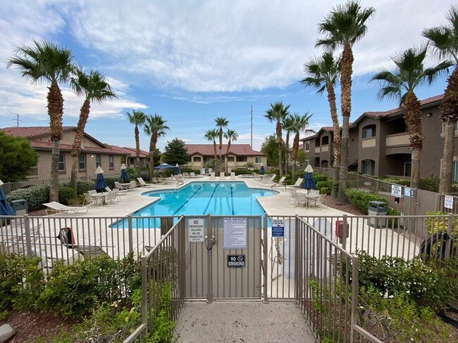 Photo - 2 BEDROOM CONDO WITH MOUNTAIN VIEWS!