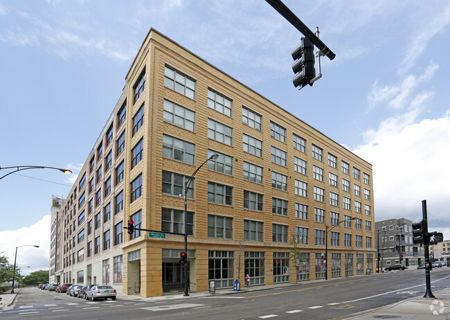 The Letterman Chicago - West Loop Apartments - The Letterman Chicago - West Loop Apartments