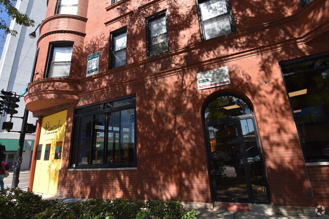 Building Photo - 732 W Grace St Rental