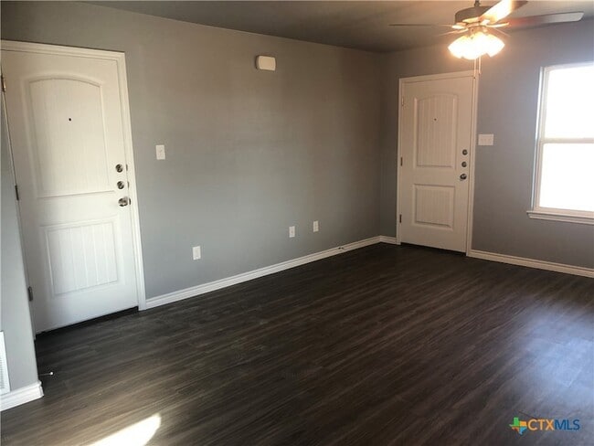 Photo - 1818 Castroville Trl Unit A