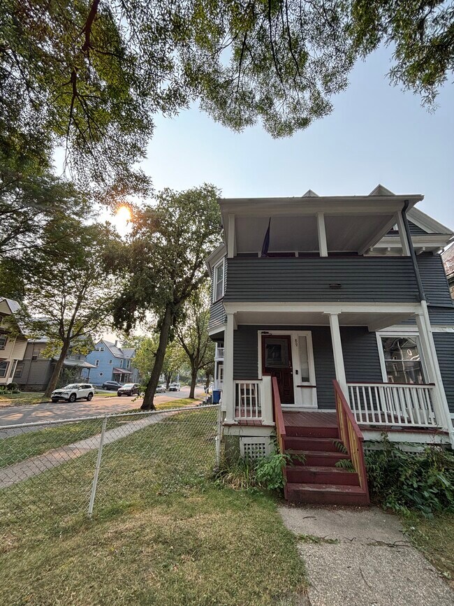 Building Photo - 89 Amherst St Rental
