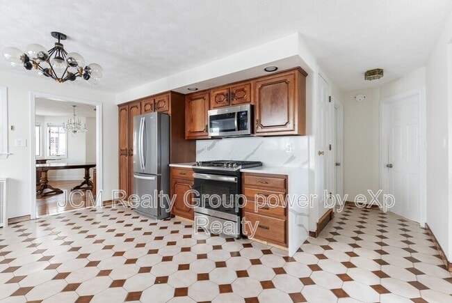 Building Photo - 18 Bailey St Unit 1 / 2nd Floor