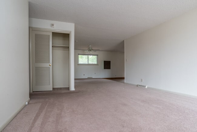 Photo - $0 DEPOSIT OPTION! WALNUT HILLS DIVISION, NEW APPLIANCES, GARAGE, FIREPLACE, STORAGE!