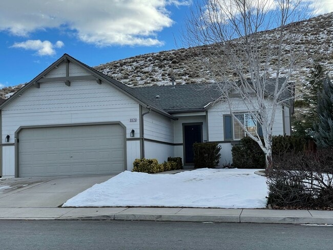 Beautiful 3-bedroom home available in East... - Beautiful 3-bedroom home available in East...