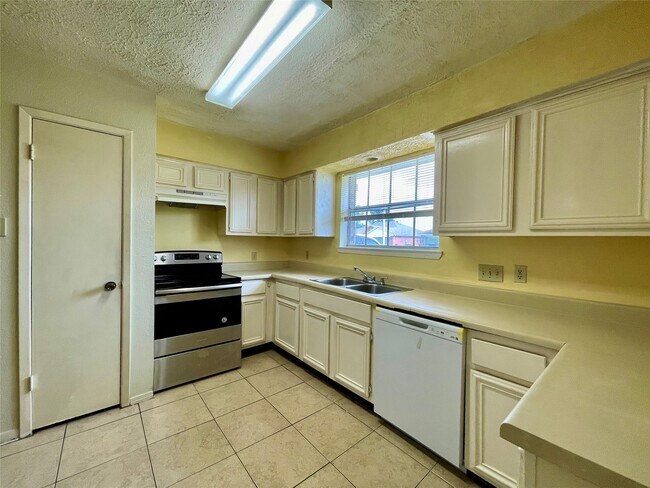 Photo - 6310 Star Lake Dr