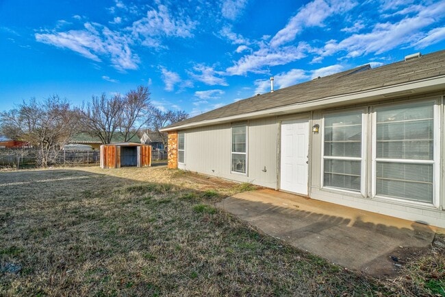Building Photo - 3 bed 1 bath in Moore!