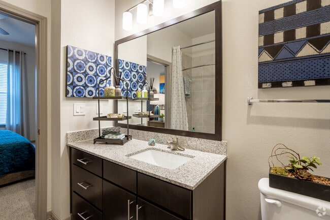 2BR, 2BA - 1022SF