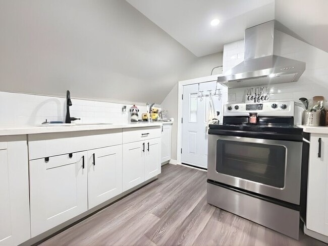 Building Photo - 68 Smith Ave Unit 3