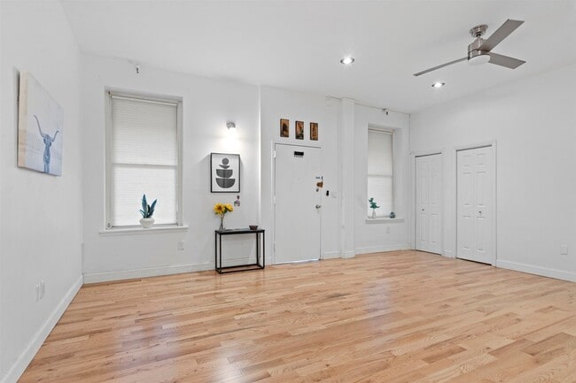 Photo - 187 Wayne St