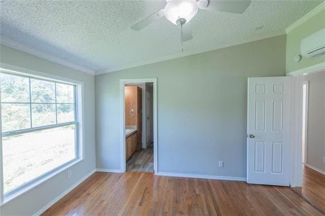 Photo - 121 Windy Creek Ct