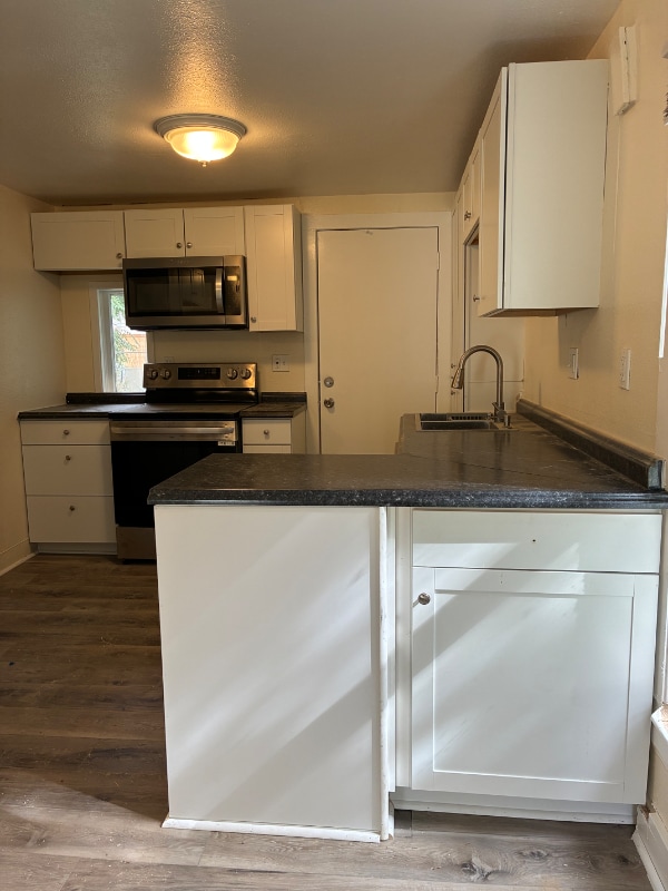 Photo - 3212 Cook St