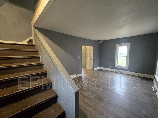 Photo - 707 Webster St