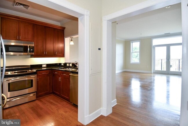 Building Photo - 401 13th St NE Unit PH8 Rental
