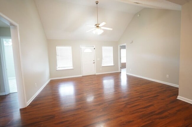Photo - 134 Mustang Dr