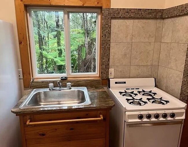 Photo - 11 -3157 Alaula St