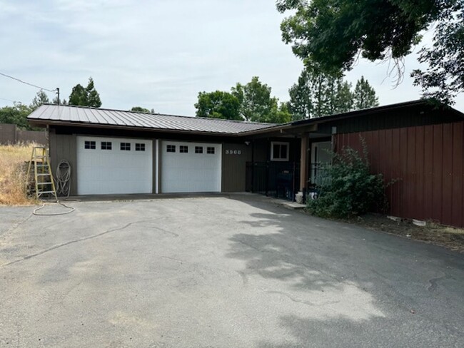 SPACIOUS AND PRIVATE LARGE HOME WITH SWIMM... - SPACIOUS AND PRIVATE LARGE HOME WITH SWIMM...