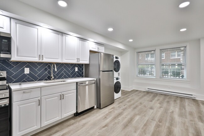 Kitchen - Fairfax Apartments
