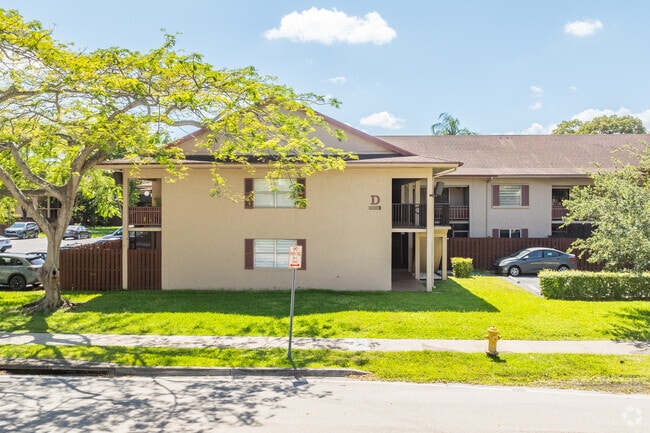 11203 N Kendall Dr - Entrada - Pine Grove Condominiums