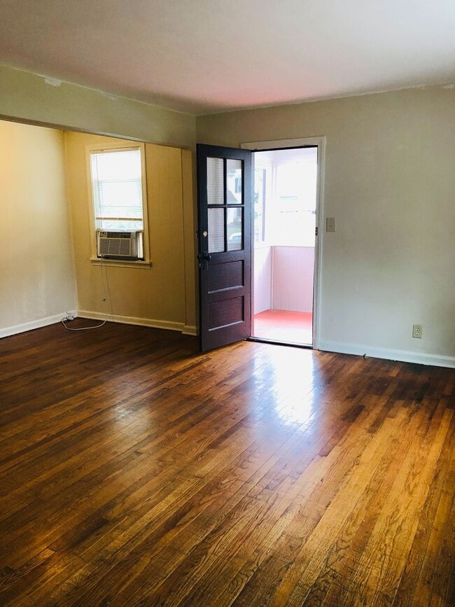 Photo - Adorable 3 bdrm/1 bath Home Located in Desirable West End!