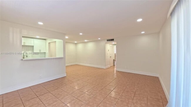 Building Photo - 1720 Funston St Unit 111