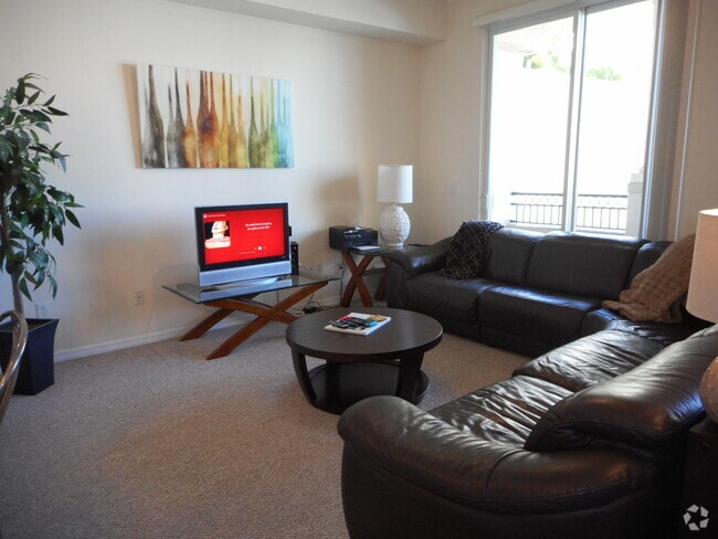 Building Photo - 600 S Dixie Hwy Unit 454 Rental