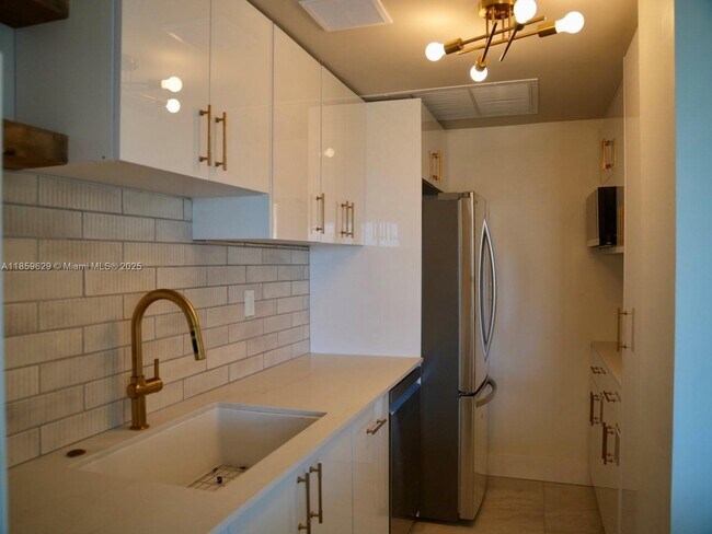 Photo - 880 NE 69th St Unidad 8R