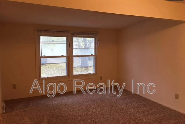 Photo - 6050 Wentworth Ave