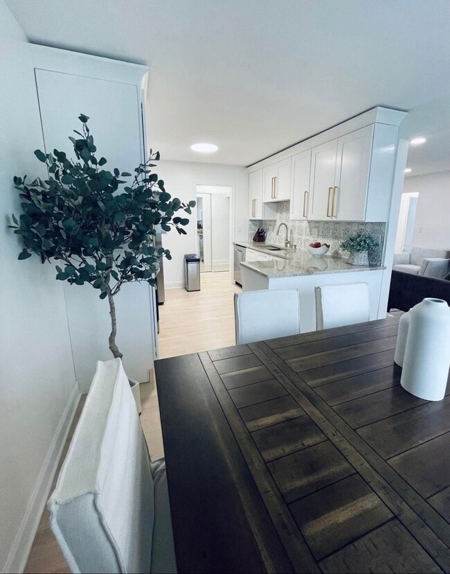 Photo - 952 E Old Willow Rd Unit 102