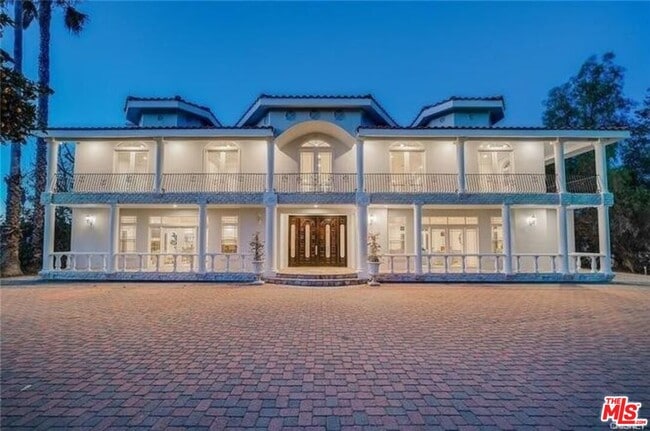 Building Photo - 23135 Dolorosa St