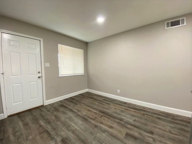 Photo - 809 E Bellevue Rd Unidad na