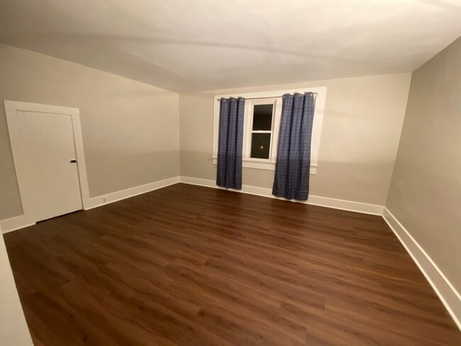 Sala de estar - 806 E 6th St