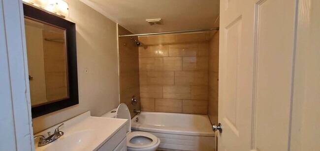 Photo - 2172-3002172 Quince St Unité 2172 B