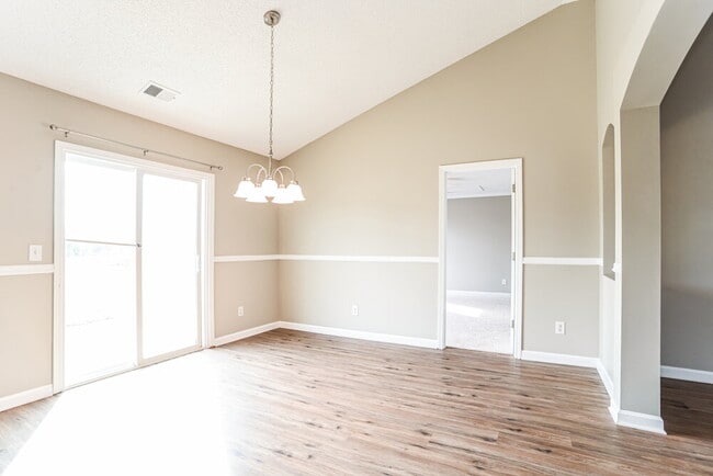 Photo - 300 Glencroft Dr