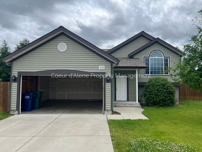 Building Photo - 3 bed house w/ family room in The Landings!