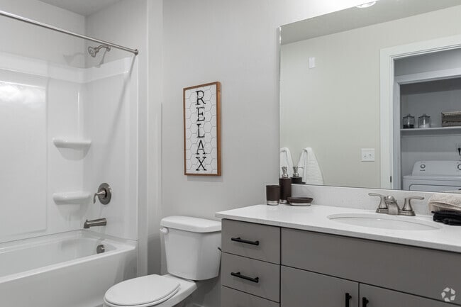 2BR, 2BA - 1,048SF - Second Bathroom