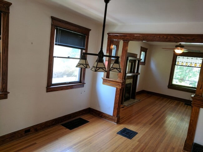 Photo - MAGNIFICENTLY GRANDE VINTAGE HIGHLANDS HOM...