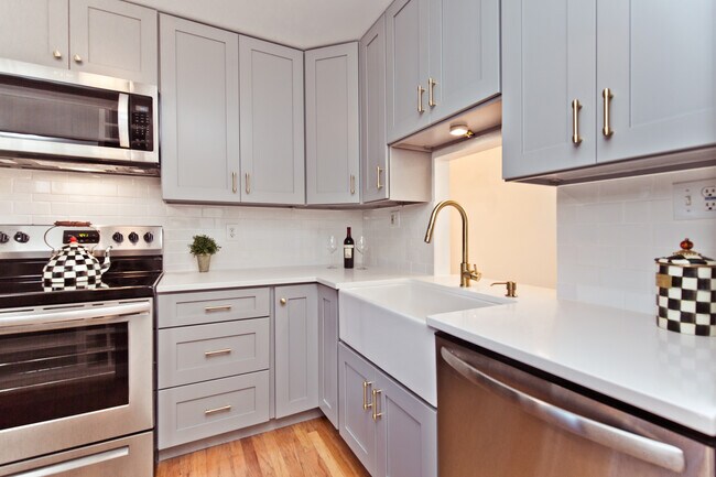 Photo - 1643 S Barton St