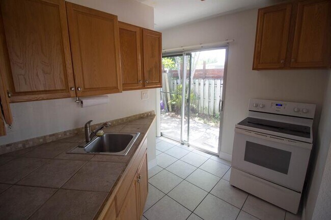 Photo - 909 NE 12th Ave Unidad C