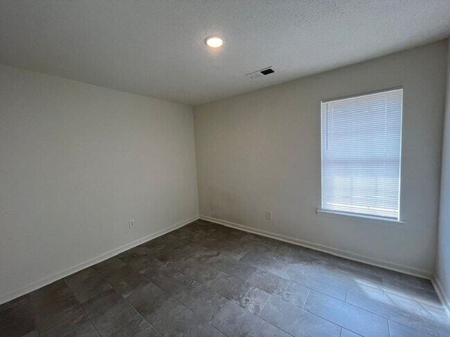 1030 Simpson Cove