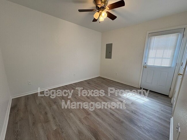 Photo - 404 N Anglin St Unidad B