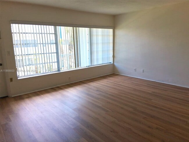 Photo - 16801 NE 14th Ave Unit 209