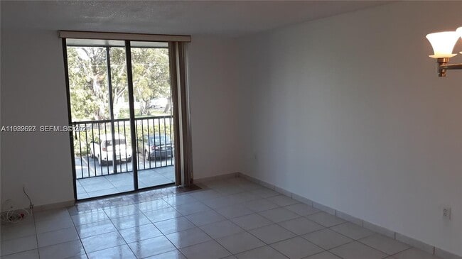 Photo - 16950 W Dixie Hwy Unit A228