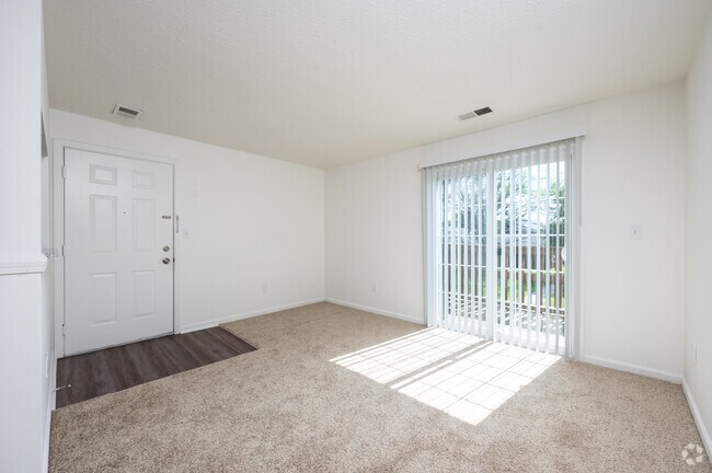 1BR, 1BA - 570SF - Living Room